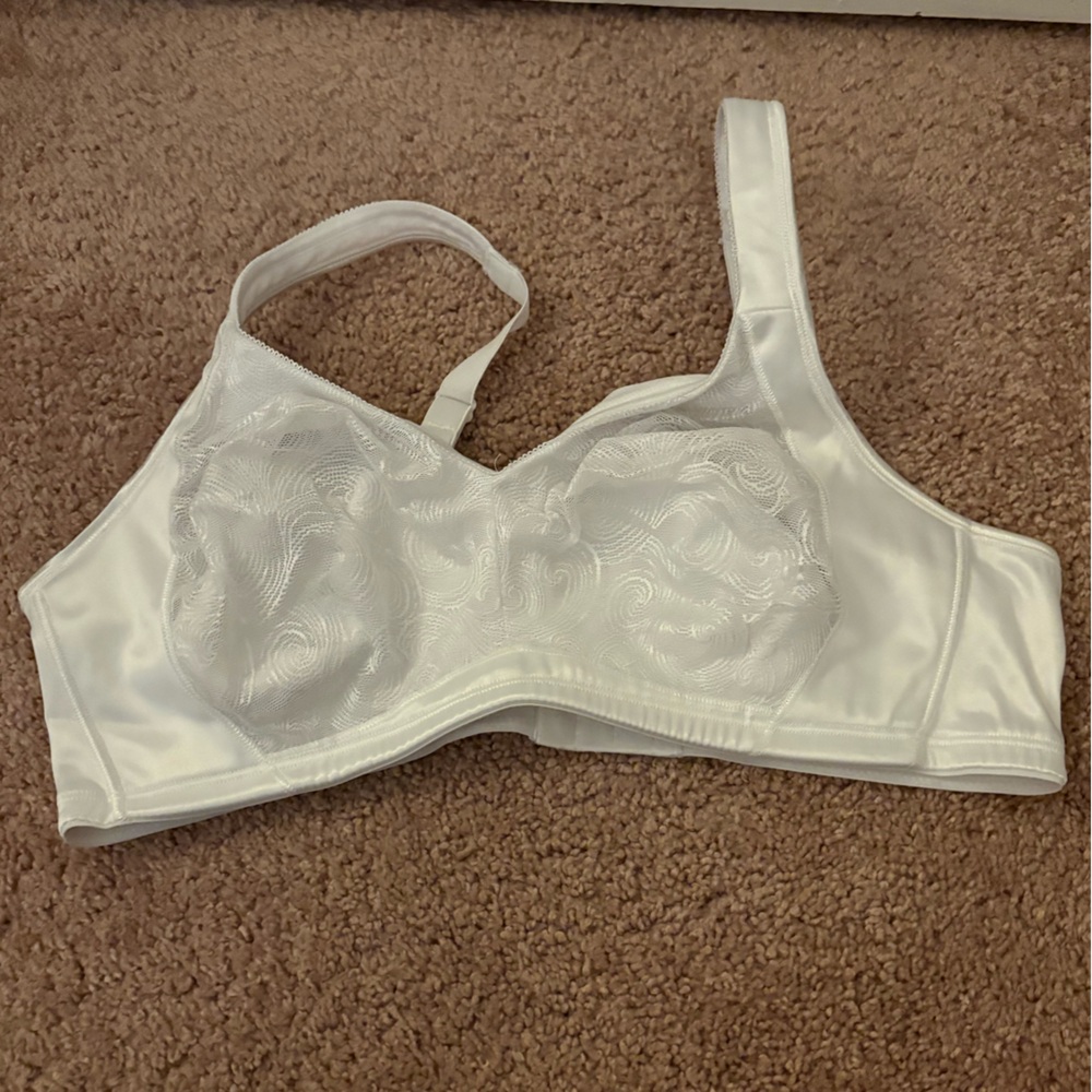 NWOT Playtex White Satin Bra